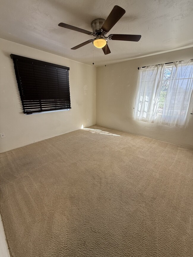 Building Photo - HOUSE FOR RENT