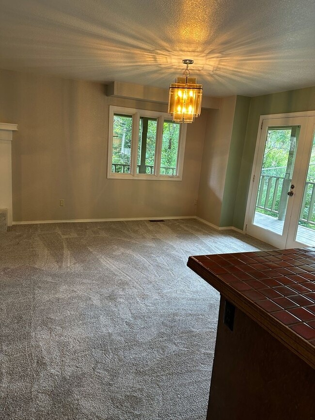 Building Photo - Kempton Hills 3 Bedroom/2.75 Bath Home with Sauna!