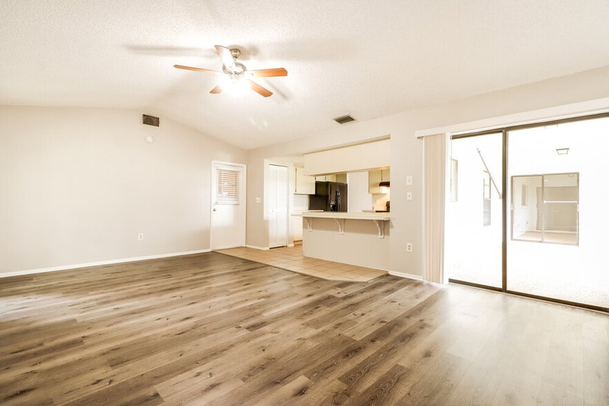 Building Photo - 2225 Hidden Meadows Dr E