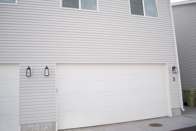 Building Photo - Brand-new 4 Bed, 2.5 Bath Townhome in Idaho Falls!