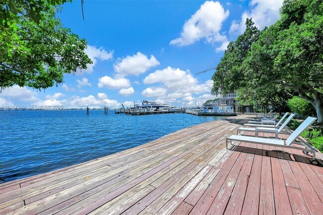 Building Photo - 1627 Brickell Ave