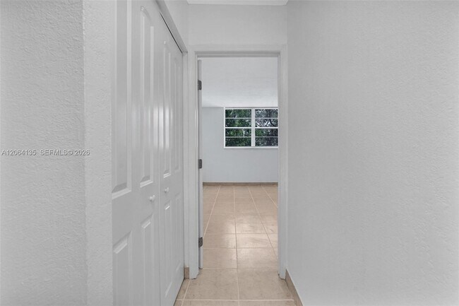 Building Photo - 1465 NE 123rd St