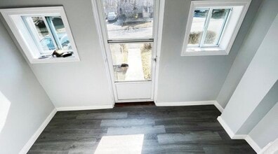 Building Photo - 18 Taft Rd