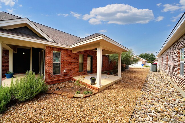 Building Photo - Charming Home in Cotton Crossing – Steps f...