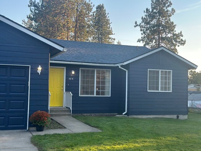 Building Photo - 306 E 12th Ave