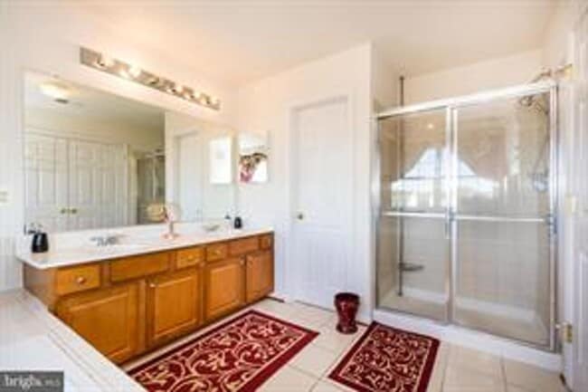 Building Photo - COMING SOON! June 1st - Beautiful Townhouse with 3rd Floor Master Suite!