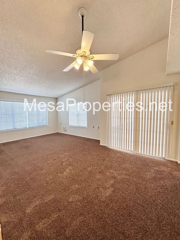 Building Photo - 15819 Cedarwood Pl