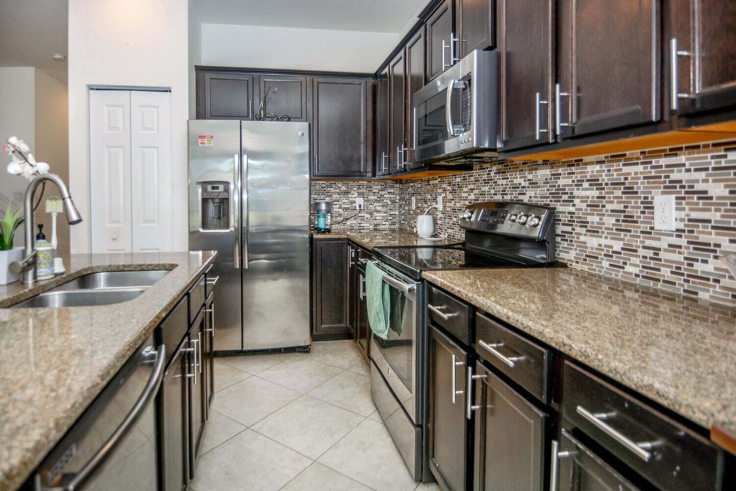 Building Photo - 10373 Wellington Parc Dr