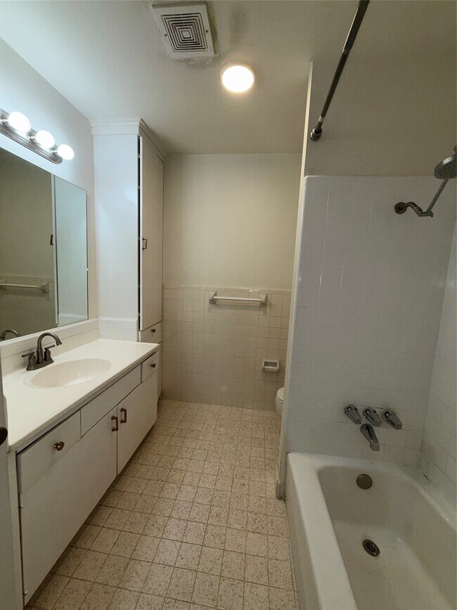 Building Photo - 2039 Winrock Blvd