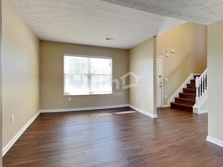 Building Photo - 138 Thompson St