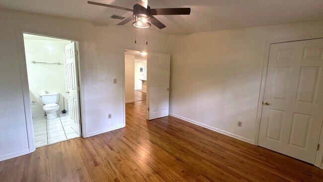 Building Photo - MIDTOWN 3/2 w/ Beautiful Wood Floors, Newer Paint, Inside Utility Area, & More! $1695/month Avail...