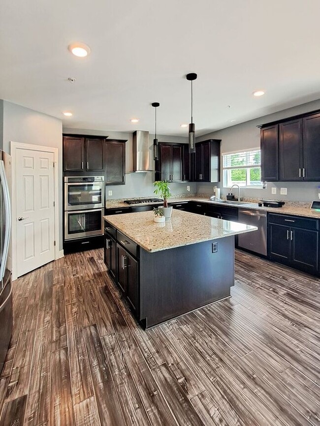 Building Photo - Amazing 3 Level Corner Lot Home in Waldorf...