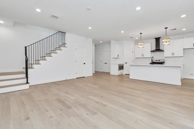 Building Photo - 2813 Drew St