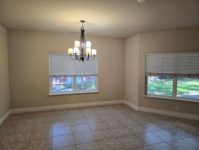 Building Photo - 105 Sterling Oaks Dr