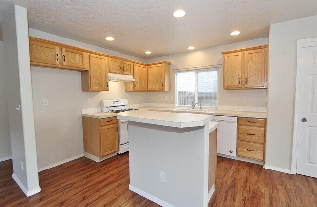 Building Photo - 3240 W Wave Dr