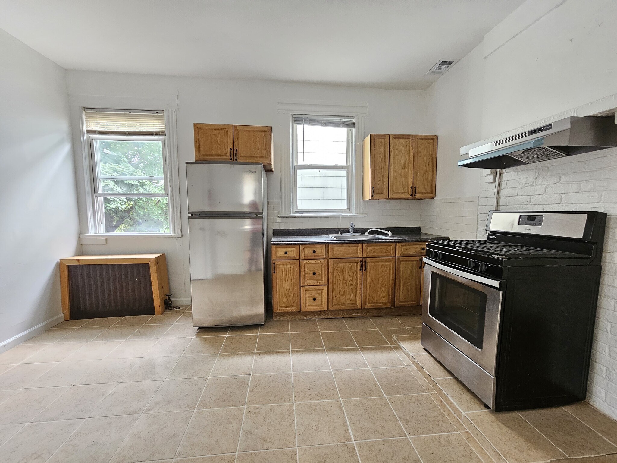 Building Photo - 166 Carteret Ave