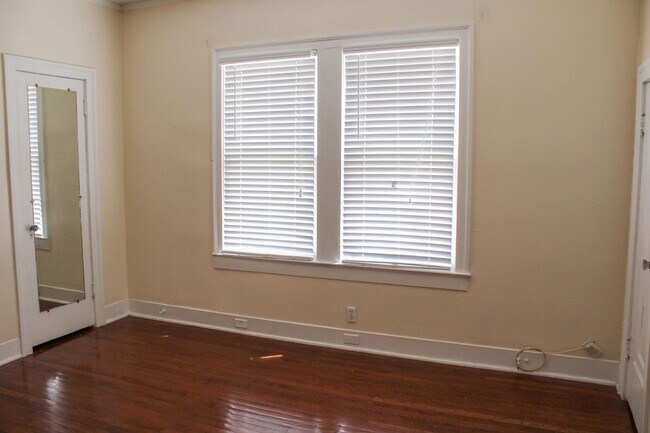 Building Photo - 2 BEDROOM - MONTE VISTA