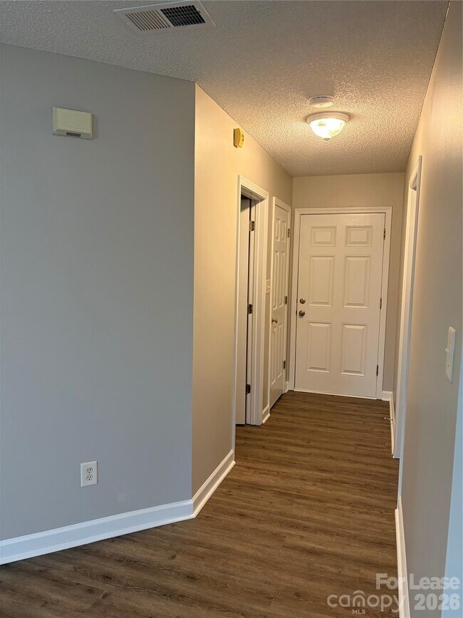 Building Photo - 4924 Aldersbrook Dr