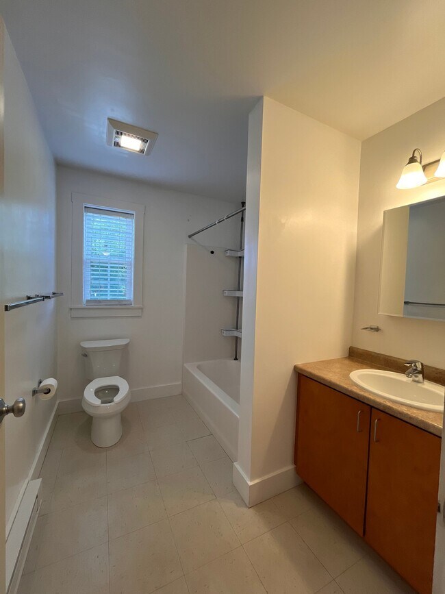 Building Photo - 20 Bridgham St