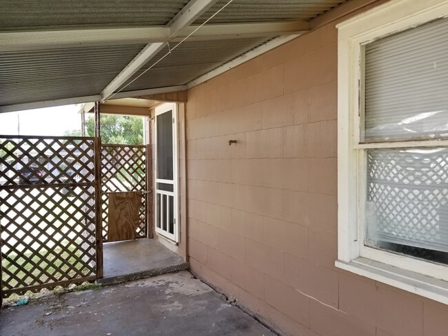 Building Photo - Highland Hills 2 bedrooms | 1 bath