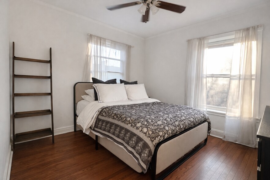 Building Photo - 652 W Oakdale Ave