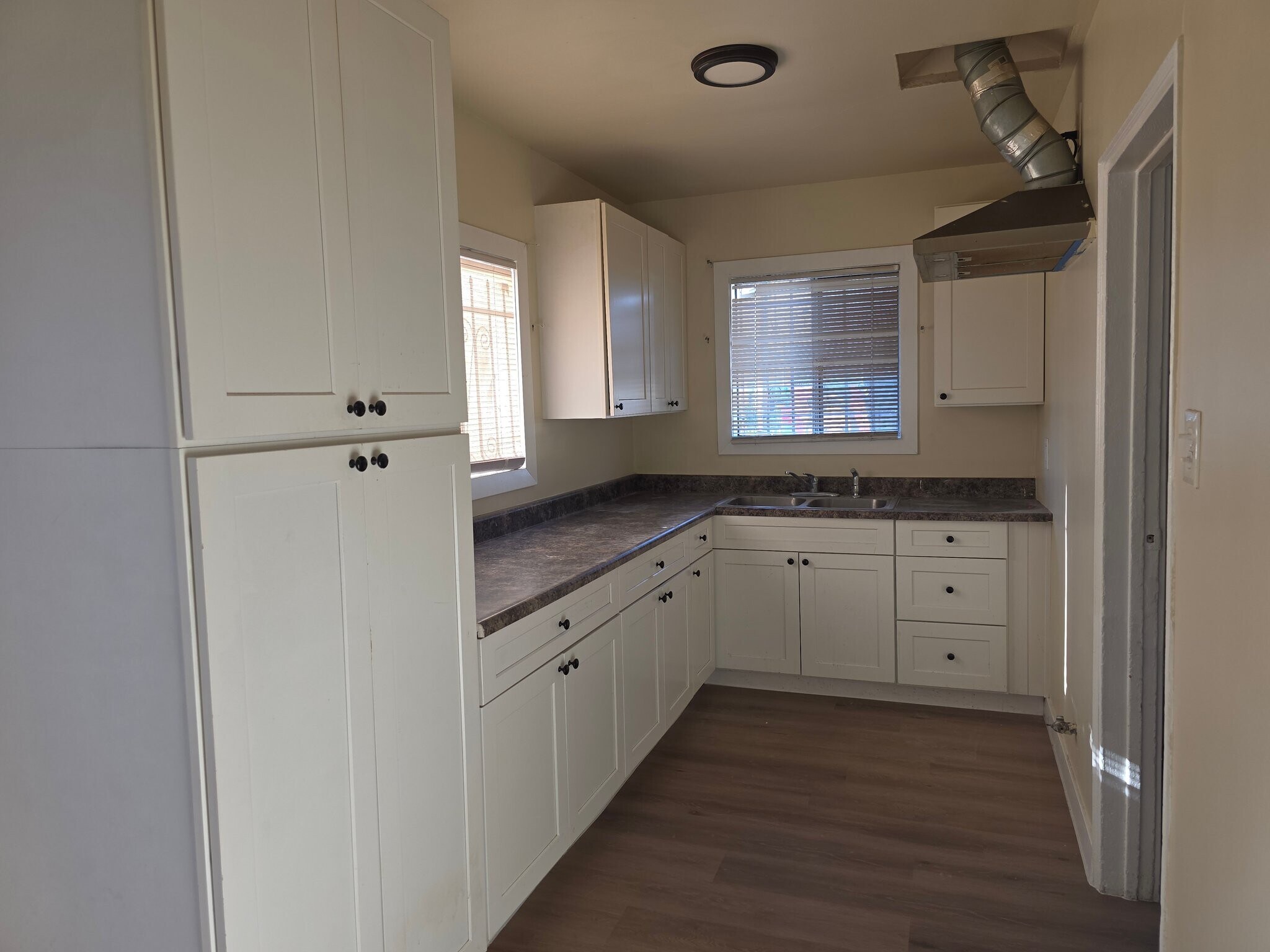 Building Photo - 416 E 115th St