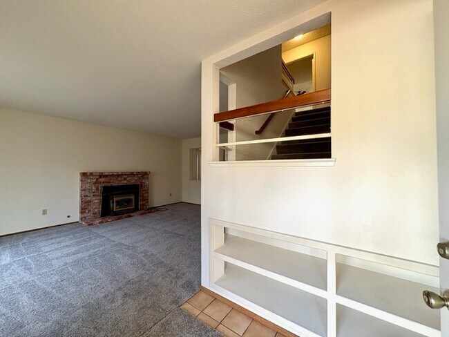 Building Photo - Beautiful Well Kept 3 bedroom for Rent - Folsom