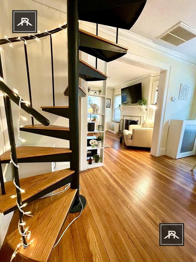 Building Photo - 4 bedroom in Brookline MA 02446