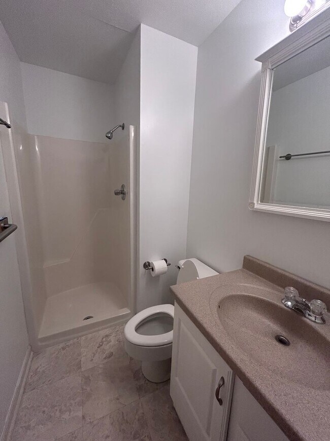 Building Photo - Spacious 3 Bedroom Home Close to JMU, EMU & Downtown Harrisonburg!