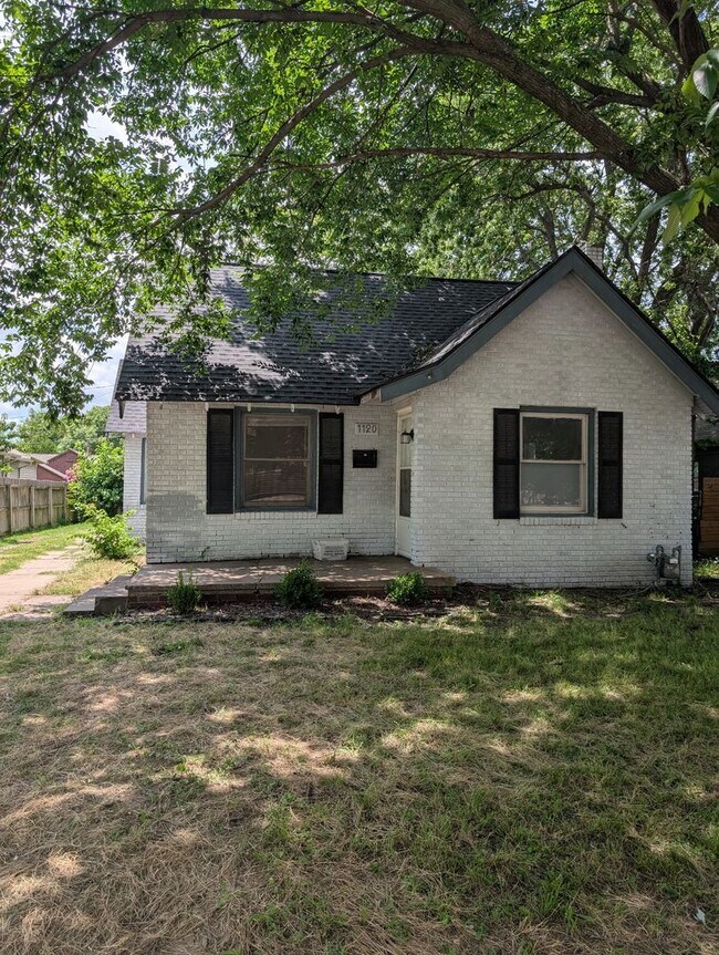 Primary Photo - 1120 S Columbia Ave