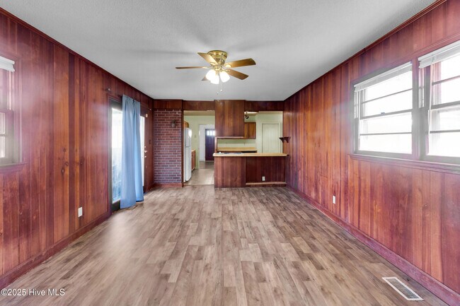 Building Photo - 2307 Woodland Ave