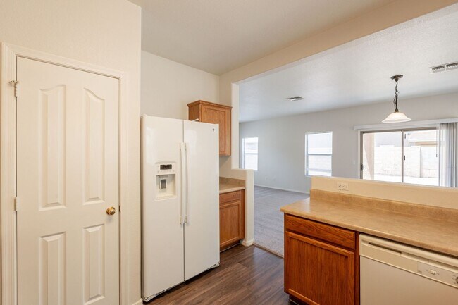 Building Photo - Great Location, 4 Bedrooms in Peoria!