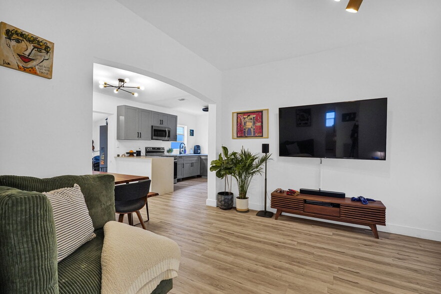 Building Photo - 274 NW 43rd St