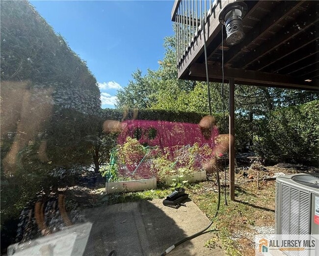 Building Photo - 2905 N Oaks Blvd
