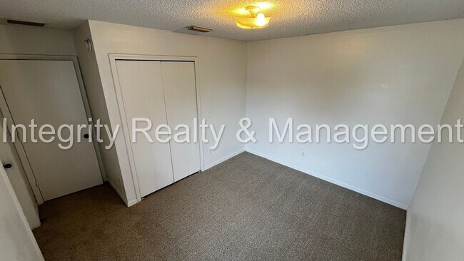 Building Photo - 4745 Playschool Dr