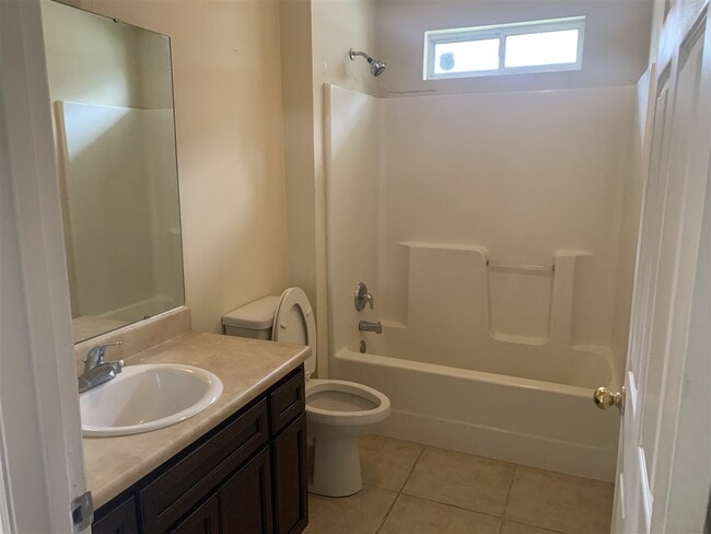 Building Photo - 1445 Crescent Hills Dr