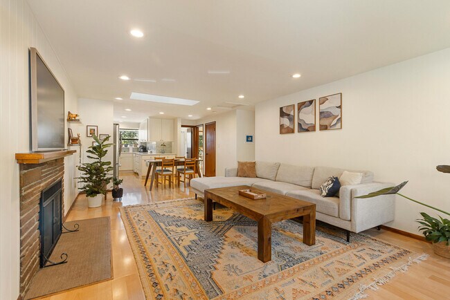 Primary Photo - 10828 23rd Ave NE