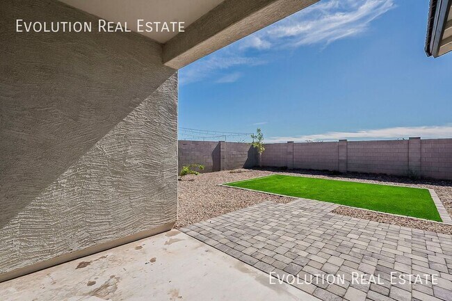 Building Photo - 11461 E Ulysses Ave