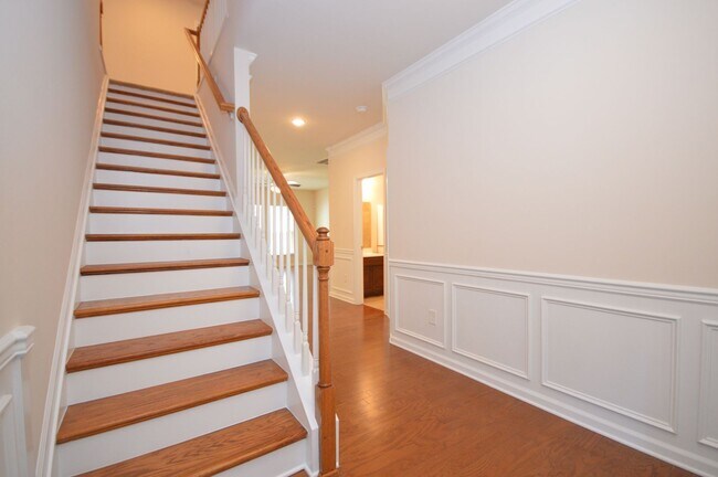 Building Photo - 904 Cozy Oak Ave