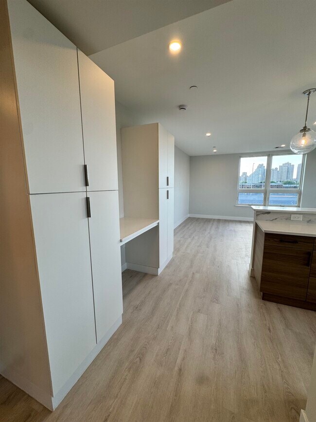 Building Photo - 40 Center St