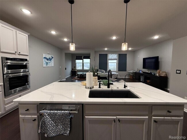 Building Photo - 4811 Broomfield Way