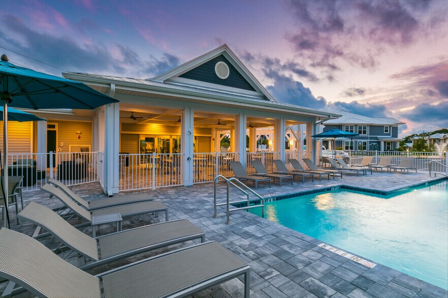 The Bergamot / Apartments on 780 4837 Fruitville Rd Sarasota FL 34232