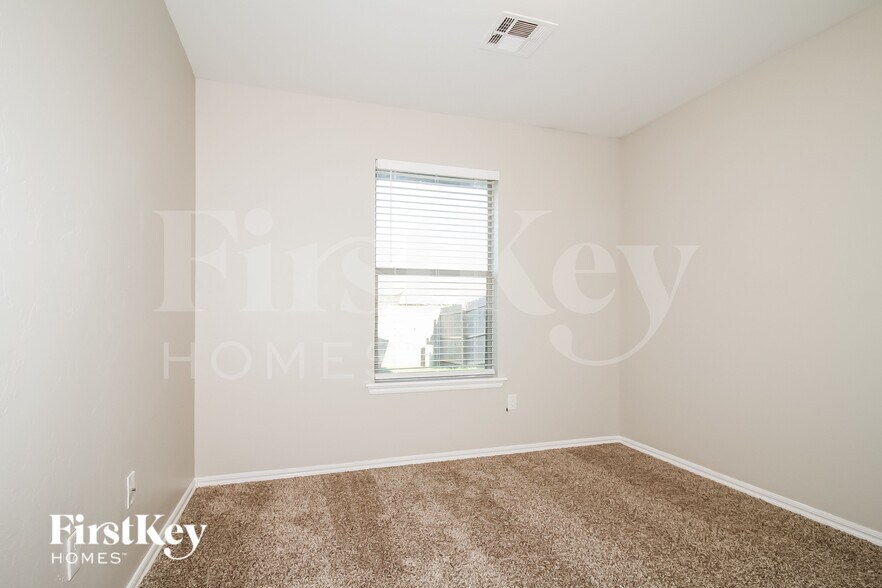 Building Photo - 4529 Oasis Ct