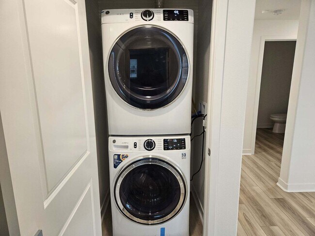 Building Photo - 1200 Lasso Way