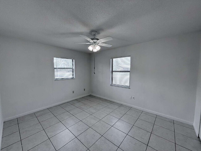 Building Photo - 2-Bedroom / 1-Bathroom