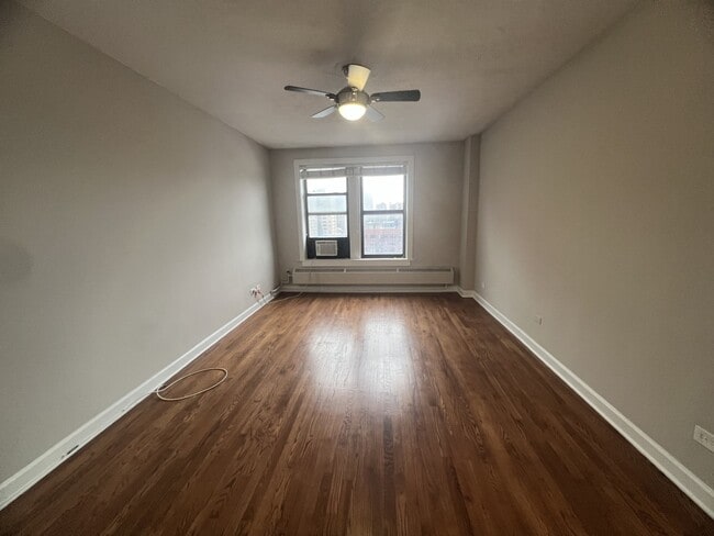 Building Photo - 426 W Belmont Ave