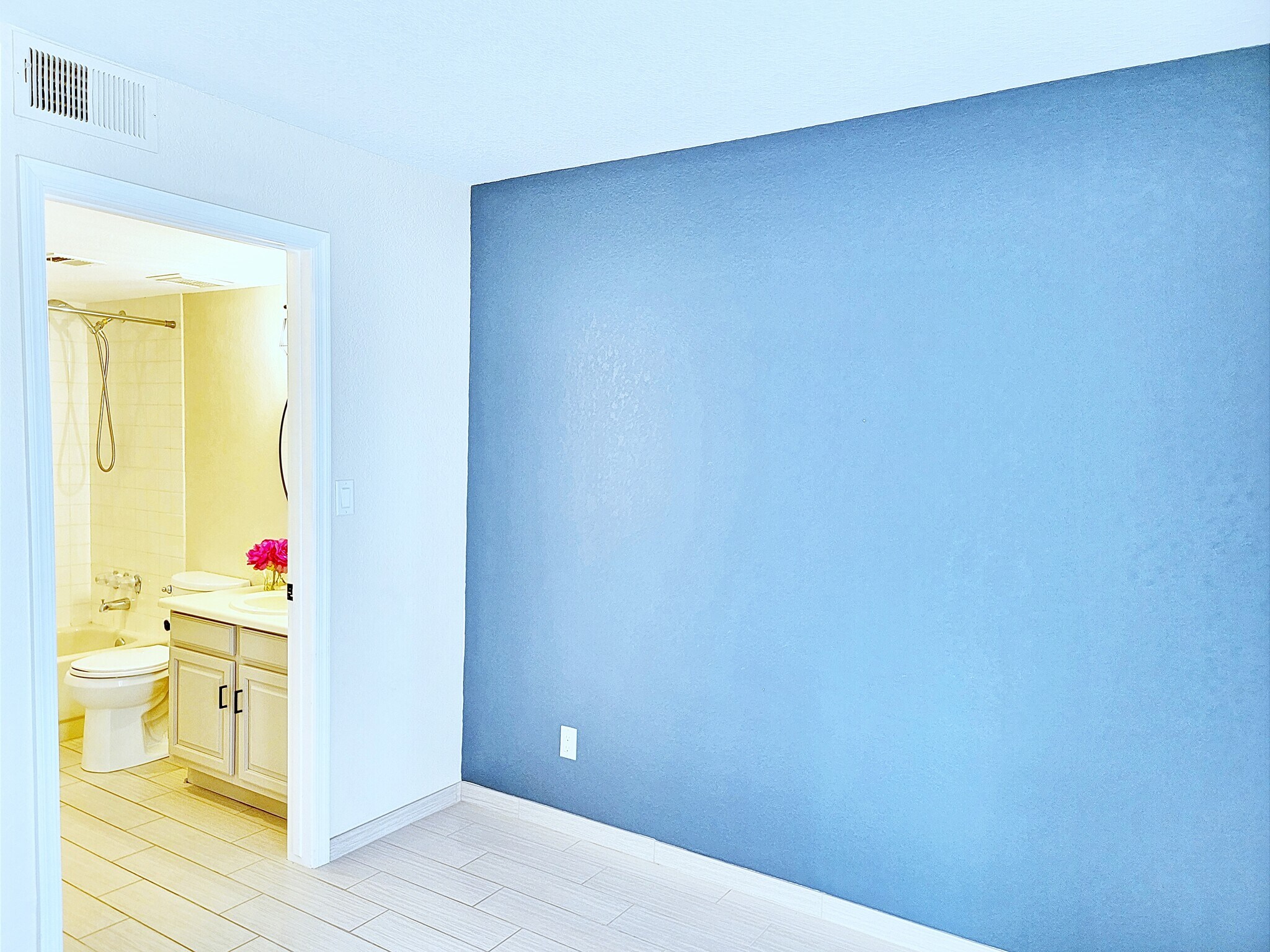 Building Photo - 10080 E Mountainview Lake Dr