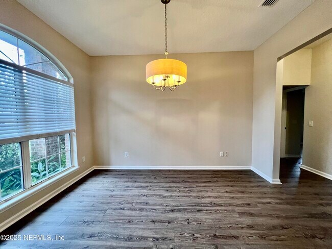 Building Photo - 1455 Silver Bell Ln