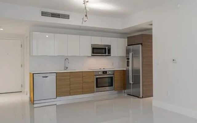 Building Photo - 1010 SW 2nd Ave