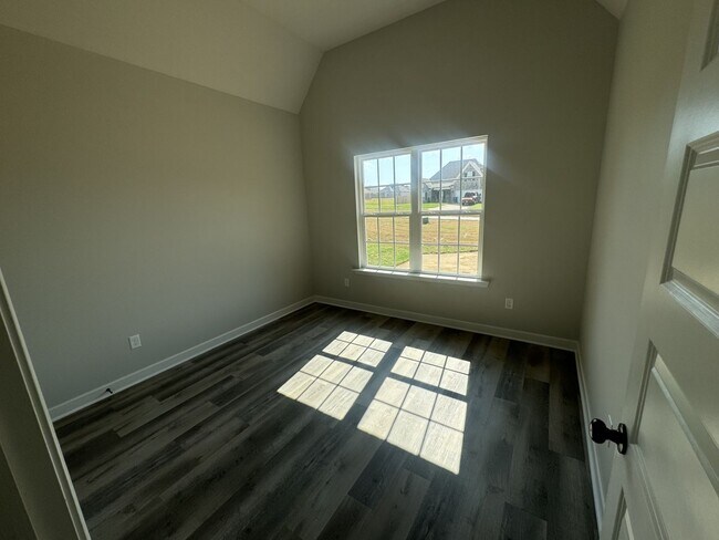Building Photo - 8980 Acorn Ln